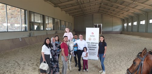 Özel Bireyler ve Aileleri Dayanışma Derneği’nin Özel Bireyler Atlı Terapi Merkezinde Projesi Ziyareti 23.06.2022