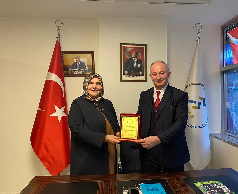 MÜDÜRLÜĞÜMÜZCE SAKARYA SPOR ADAMLARI DERNEĞİ'NE ZİYARETTE BULUNULDU